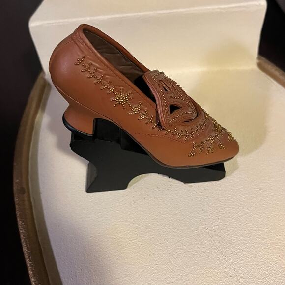 Just the Right Shoe Courtly Riches - Picture 5 of 13